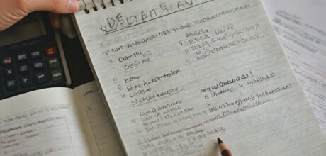 Dicas práticas para sair das dívidas com planejamento
