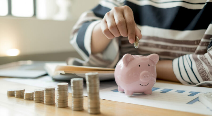 Maneiras simples de economizar dinheiro no dia a dia sem mudar sua rotina